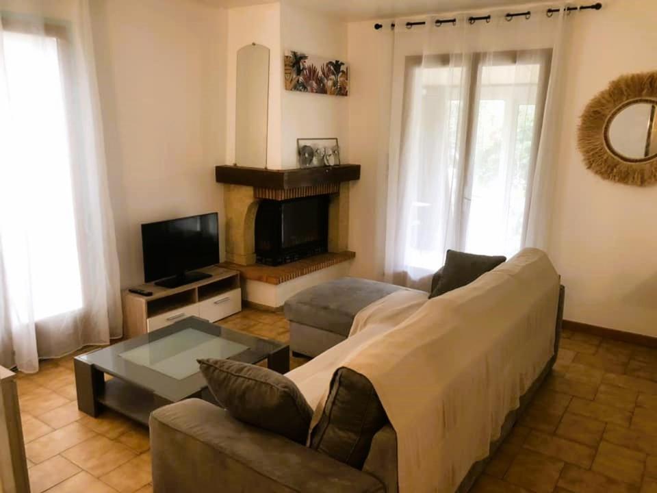 Hotel Les Persedes Lavilledieu  Dış mekan fotoğraf