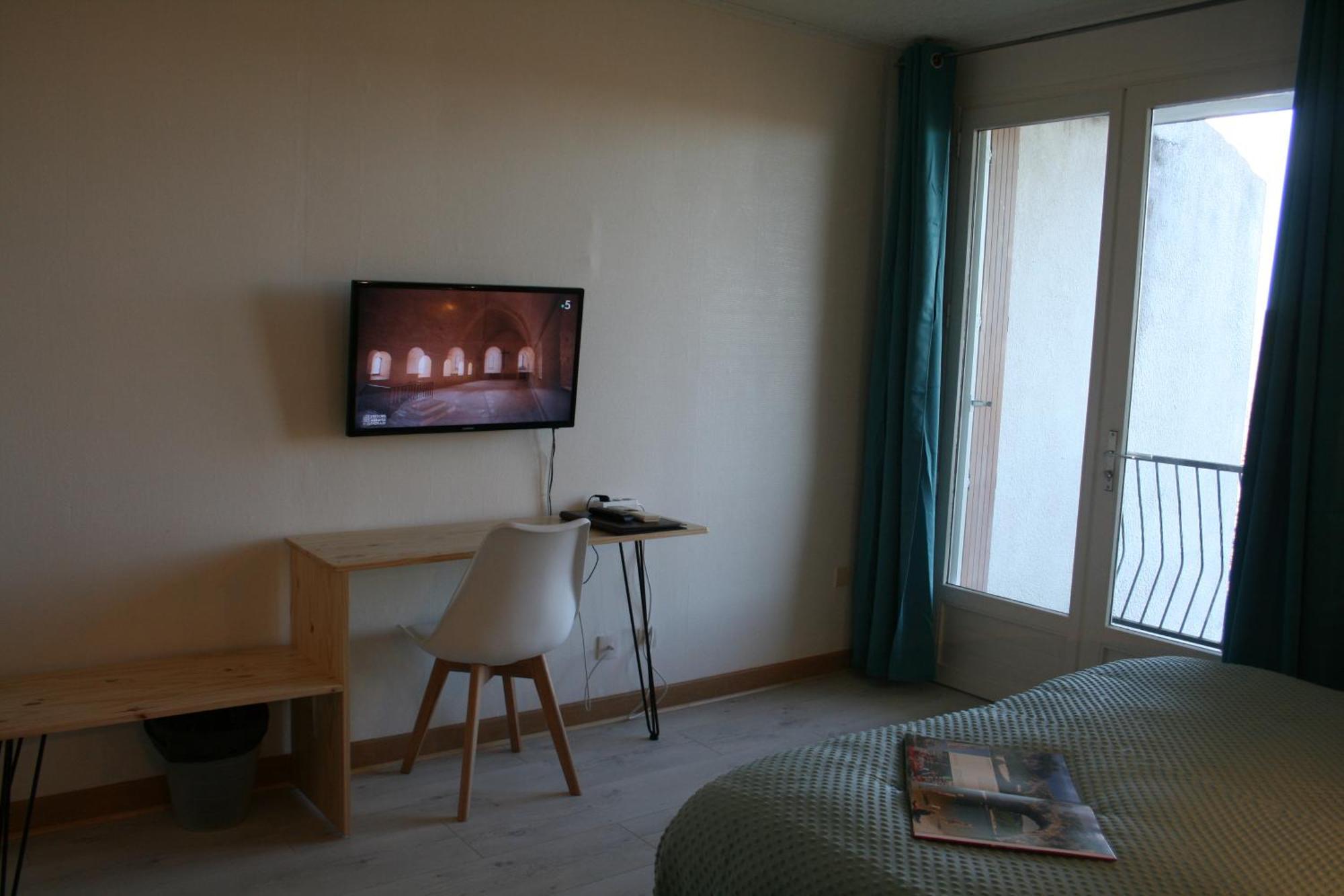 Hotel Les Persedes Lavilledieu  Dış mekan fotoğraf