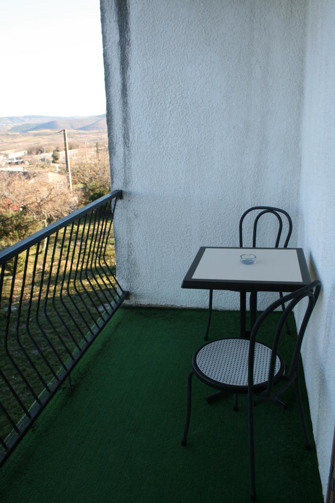Hotel Les Persedes Lavilledieu  Dış mekan fotoğraf